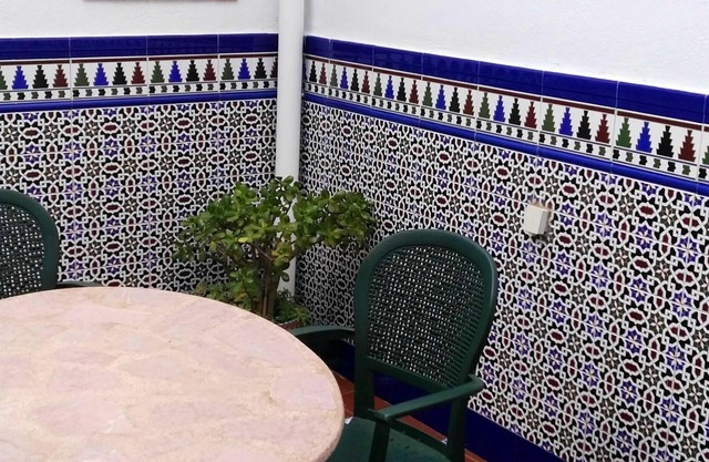 Homerez - Spacious appartement for 6 ppl. with jacuzzi at Sevilla