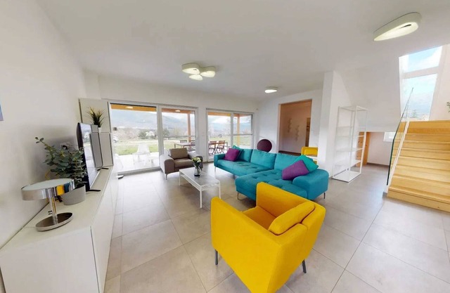 Homerez - Spacious family home in Corfinio with mountain view