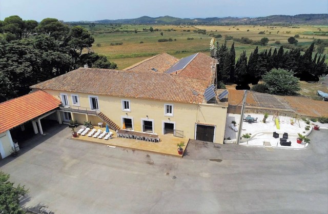 Homerez - Spacious House near Lespignan with Private Pool