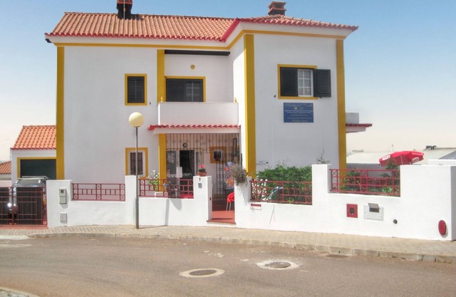 Homerez - Spacious House in Alandroal with Garden