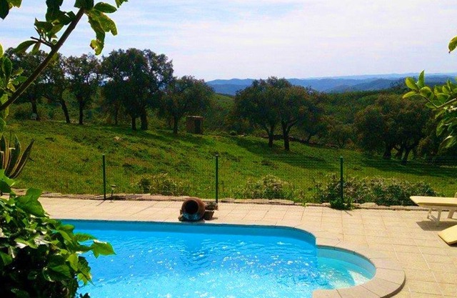 Homerez - Spacious house for 5 ppl. with shared pool at Almodovar