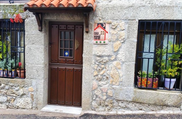 Homerez - Spacious house for 8 ppl. with balcony at La Hoya, Salamanca
