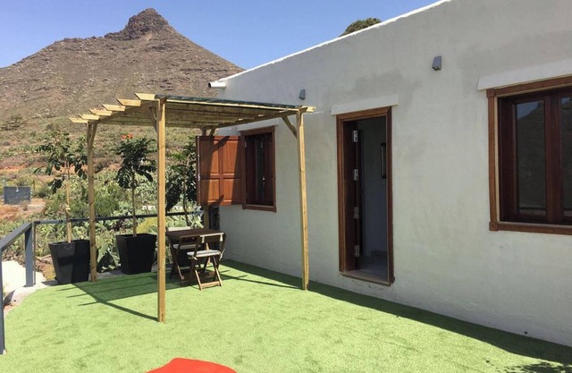 Homerez - Spacious house in Arona with terrace and garden