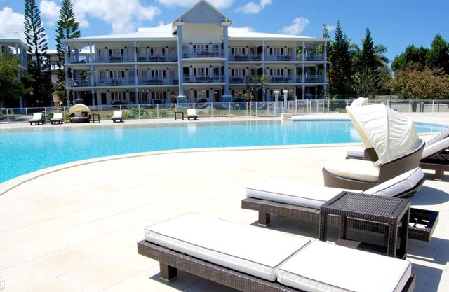 Homerez - Studio for 2 ppl. with shared pool and garden at Saint-François