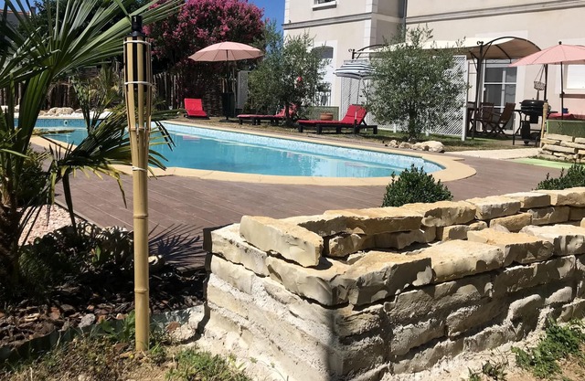 Homerez - Villa for 15 ppl. with swimming-pool and garden at Saint-Cyr-sur-Loire