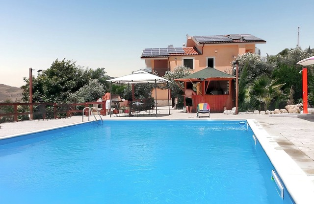 Homerez - Villa with pool near Bompensiere