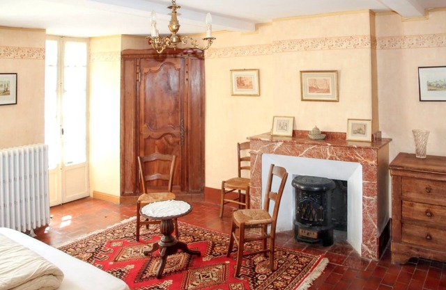 Homerez - Warm family house in Augirein with large garden.