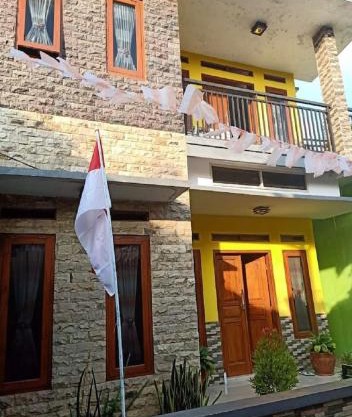 Homestay Kuning Ceria - Murah, Akses kota & wisata