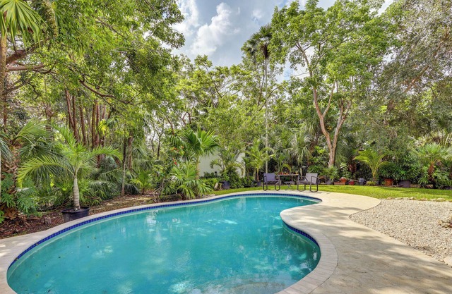Homestead Retreat w/ Pool ~20 Mi to Florida Keys!