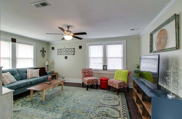 Hometown Clarksville Cottage (1021 Crossland Ave)