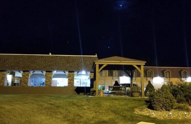 Hometown Inn & Suites