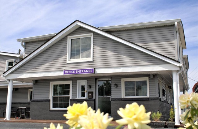 Hometowne Inn & Suites
