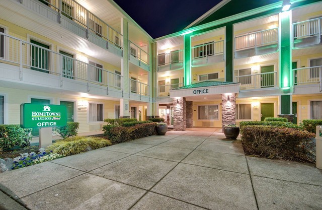 HomeTowne Studios By Red Roof Seattle - Kent/Des Moines