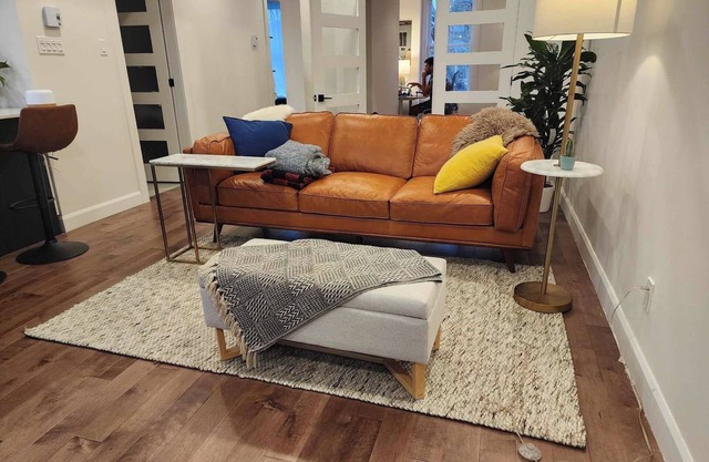 Homey apartment-15 mn downtown-free street parking