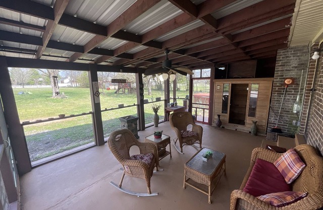 Homey country one-level home 5 min to I24.