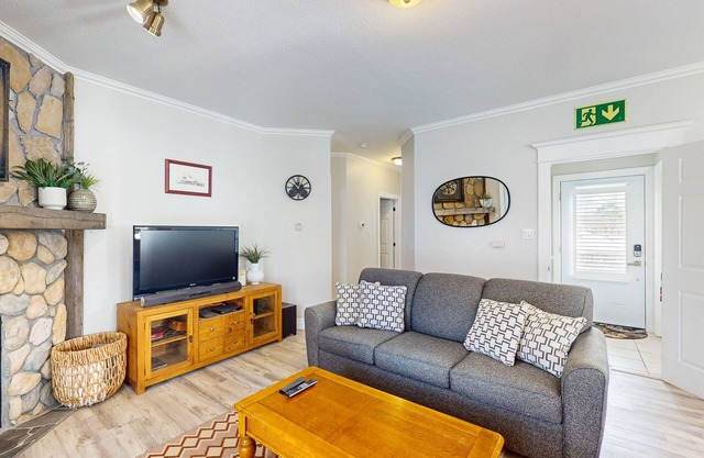 Homey retreat w/shared pool - near golf and Blue Mountain Village