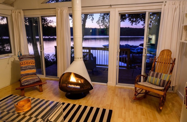 honeymoon cottage all yours, view, lakefront, hot tub
