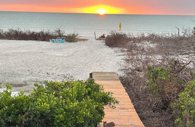 Honeymoon or Anniversary getaway beachfront with bay dock!