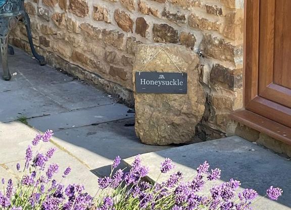 Honeysuckle Cottage - Hillside Holiday Cottages, Cotswolds