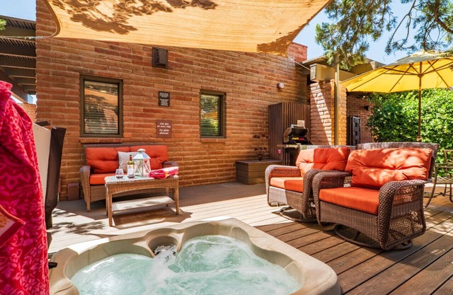 Honeysuckle Villa- Romantic Getaway