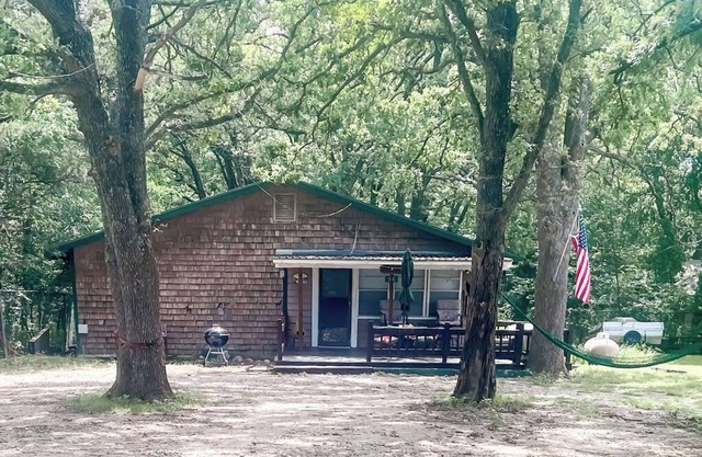 Hook & Heaven is perfect for fisherman or couples who want to visit Lake Texoma