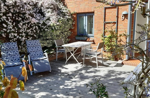 Hook - Holiday apartment Hook - with south-facing terrace, very quiet location