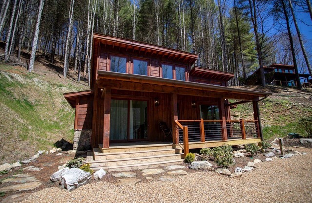 Hook, Wine, and Sinker - pet friendly Fish Camp home with Eagles Nest amenities