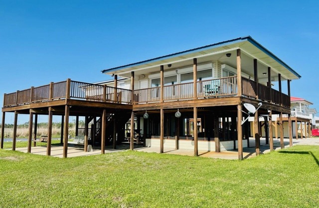 Hooked On Calcasieu - Waterfront Peninsula Lake House