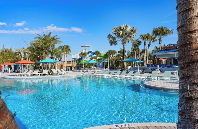 Hooleiia Hale 5 bedroom Townhome with Heated Pool & Grill included Near Disney