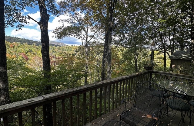 Hoot Owl Hollow-easy access and a great view!