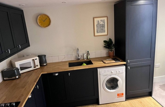 Hop Loft, Huntingdon Town, free parking close by