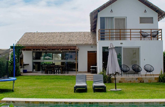 HOP Praia: Modern Home with Lagoon View