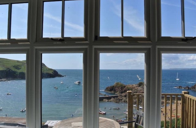 Hope Cove, sleeps 2-9, glorious sea views, pet friendly
