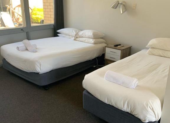 HOPETOUN COMMUNITY HOTEL MOTEL