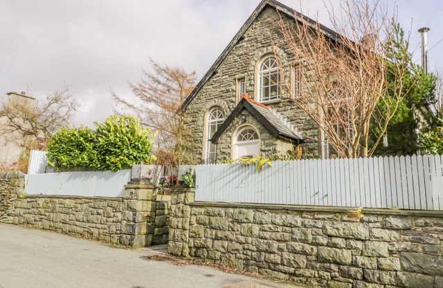 HOREB CHAPEL HOUSE, pet friendly, with open fire in Tanygrisiau