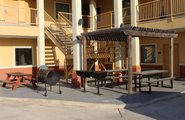 Horizon Inn & Suites - Pearsall