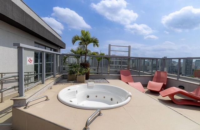 Horizons Apt with Balcony in Moema | Near Metro & Mall