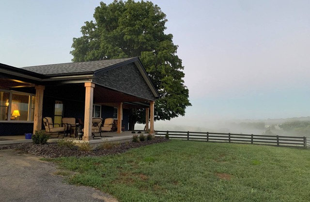 Horse Farm 4-bedroom house with AC and WiFi in Bourbon Country