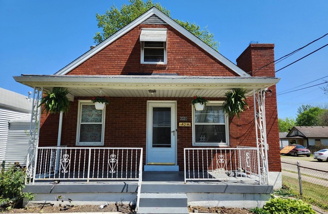 Horsemen-Friendly Cottage in Lucky Horseshoe. 5min walk to Churchill Downs.