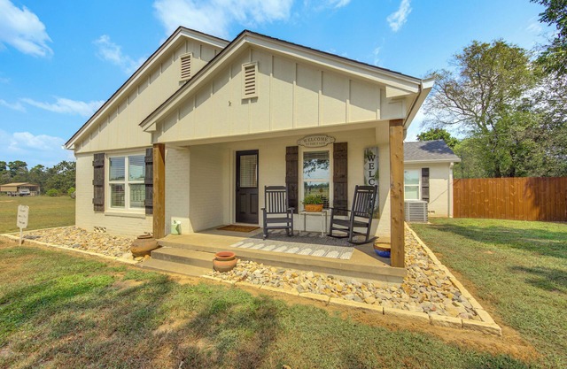 Horses Welcome: Pittsburg Home Near Wineries!