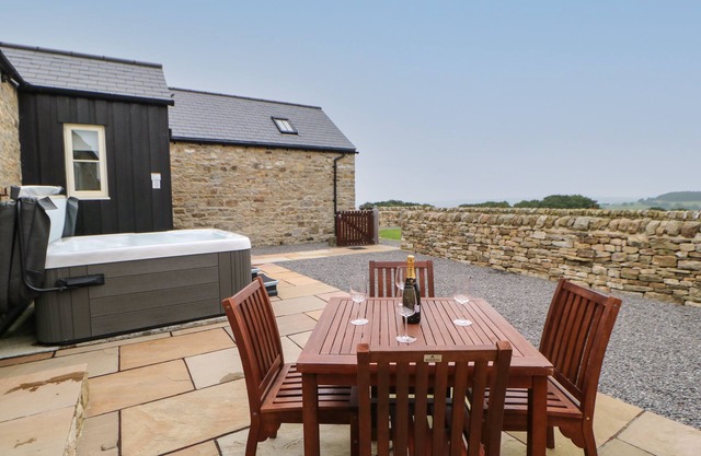 HORSLEY COTTAGE, family friendly, with hot tub in Consett