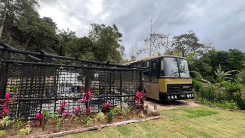 Hospedagem Ônibus Gold em Pedra Azul
