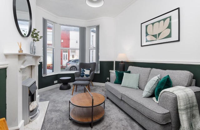 Host Liverpool - Anfield Gem, pet-friendly with garden