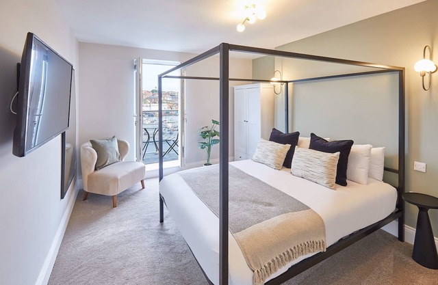 Host Stay Albion House