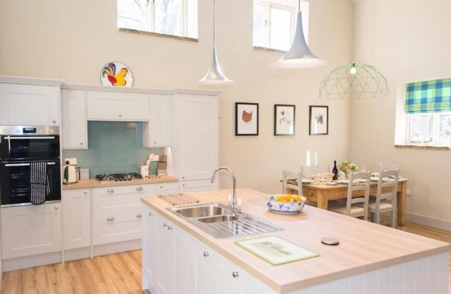 Host & Stay | Boathouse Barn