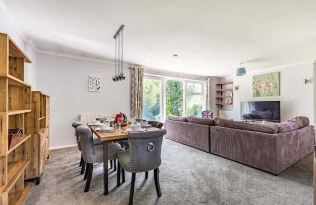 Host & Stay | Church Close