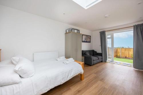 Host & Stay - Downland Studio