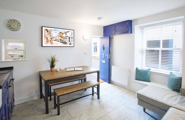 Host Stay Harbour Cottage