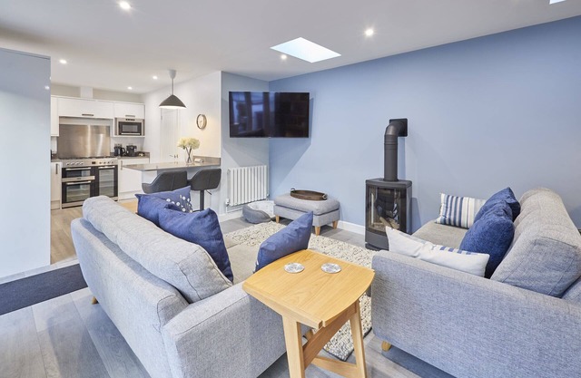 Host & Stay | Harrow Bothy