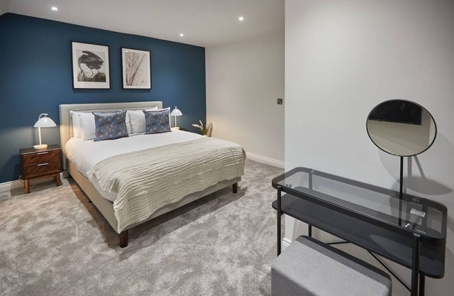 Host & Stay | Iburn House